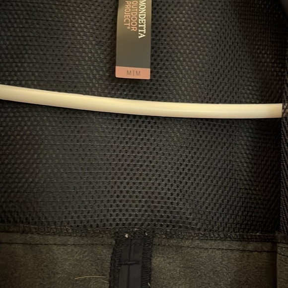 Mondetta long sleeved navy blue outdoor project windbreaker jacket. Size Medium - Picture 12 of 14